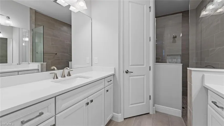 4640  Sky Sail  DR, Naples, FL 34120