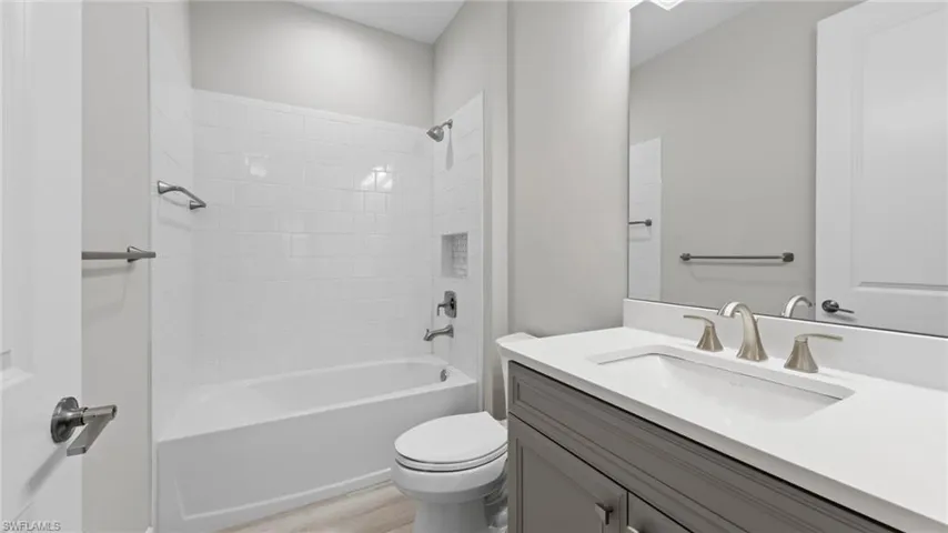 4640  Sky Sail  DR, Naples, FL 34120