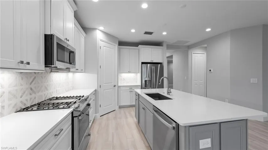 4640  Sky Sail  DR, Naples, FL 34120