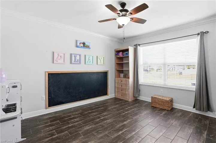 FLEX ROOM/OFFICE