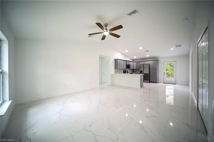Oversized Living Room With Ceiling Fan/Light!