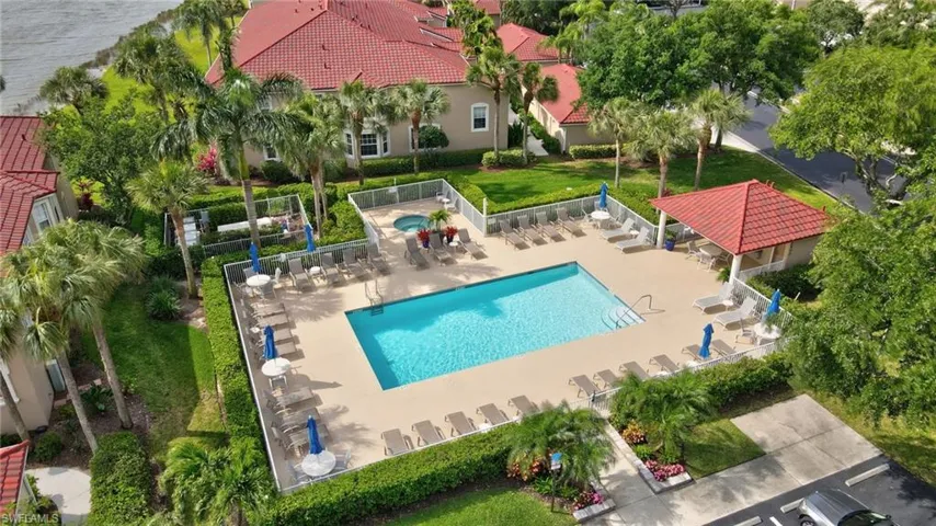 2700  Cypress Trace  CIR, Naples, FL 34119