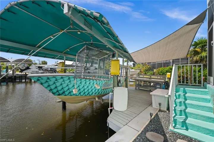 8k Boat Lift with Canopy