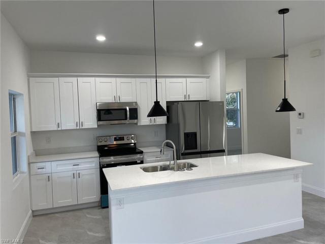 941  Sterling E ST, Lehigh Acres, FL 33974