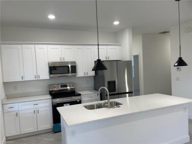 941  Sterling E ST, Lehigh Acres, FL 33974