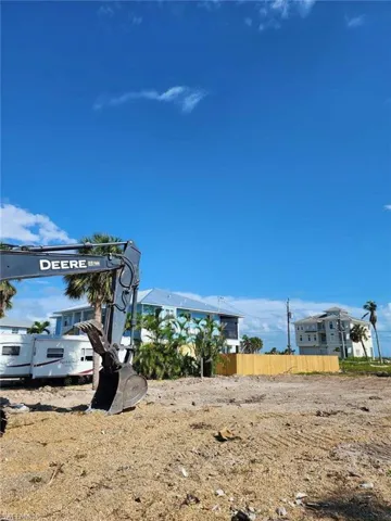7910  Buccaneer  DR, Fort Myers Beach, FL 33931