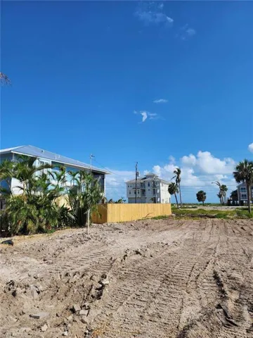 7910  Buccaneer  DR, Fort Myers Beach, FL 33931