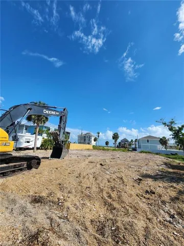 7910  Buccaneer  DR, Fort Myers Beach, FL 33931