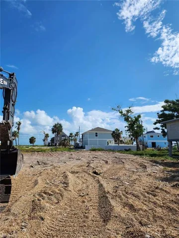 7910  Buccaneer  DR, Fort Myers Beach, FL 33931