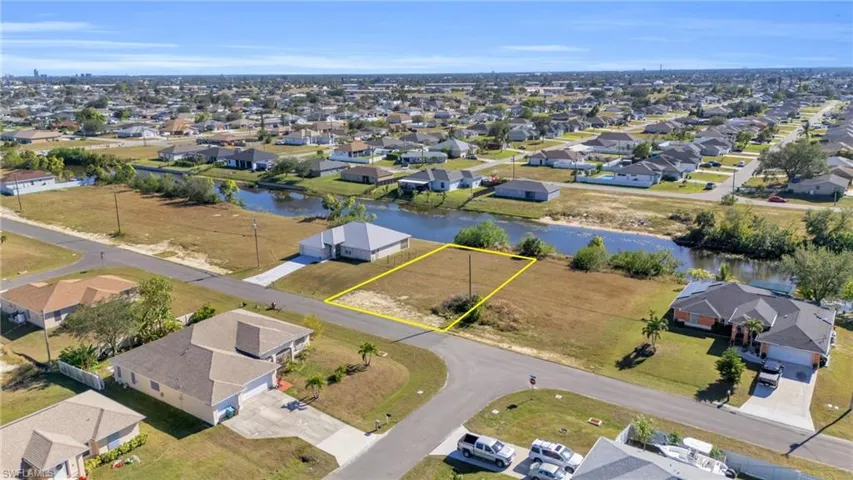 618 NE 12th  ST, Cape Coral, FL 33909
