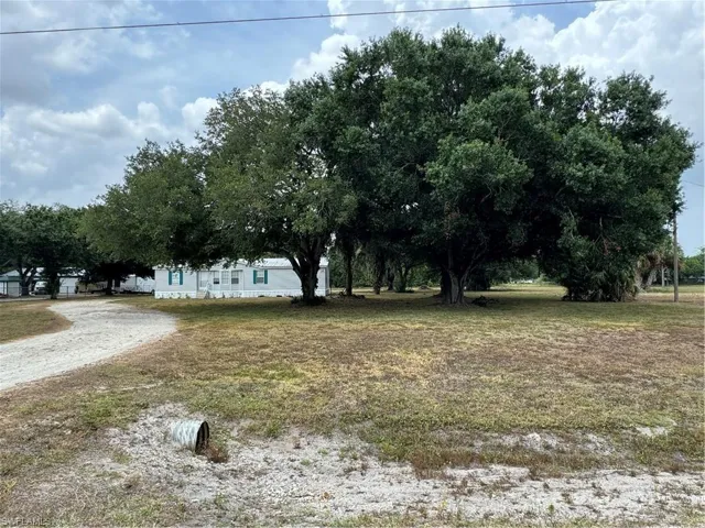 143  Oak  DR, Clewiston, FL 33440