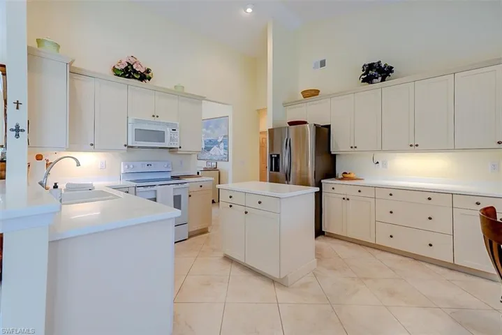 LARGE KITCHEN WITH LOTS OF STORAGE SPACE!
