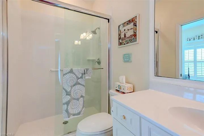 GUEST EN-SUITE BATH
