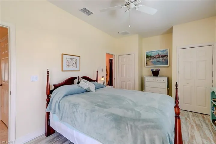 GUEST BEDROOM SHOWING EN-SUITE ENTRANCE