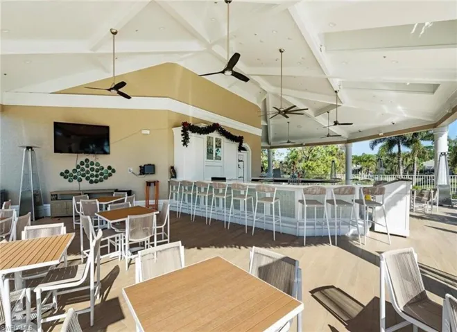 Pool Bar