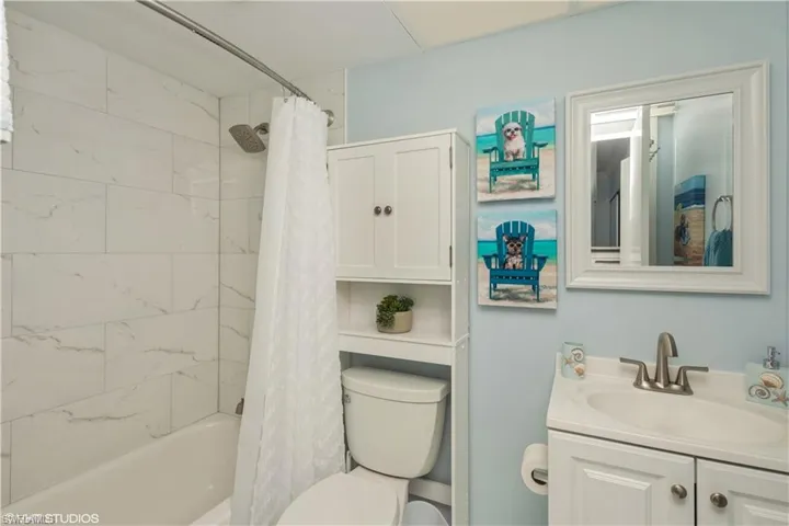 190 Turtle Lake Ct 311, Naples, Florida 34105