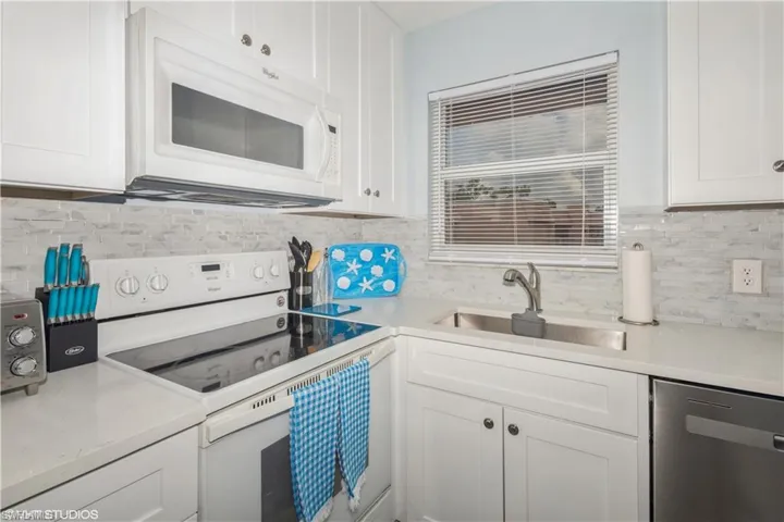 190 Turtle Lake Ct 311, Naples, Florida 34105