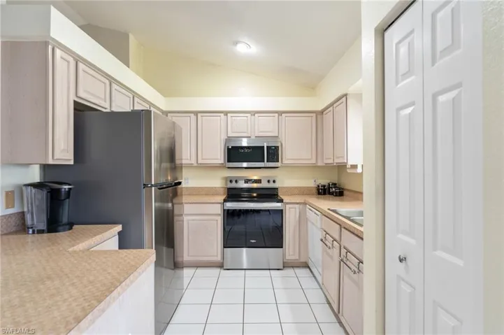219 Ne 7th Pl, Cape Coral, Florida 33909