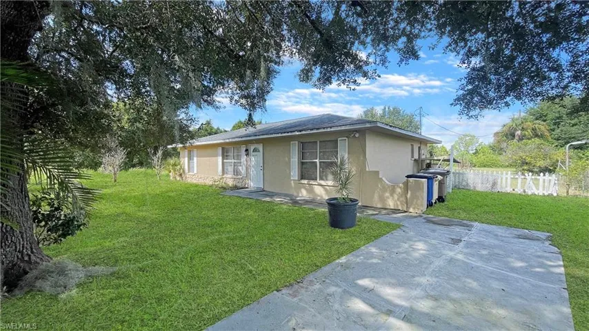 1421  Pine  AVE, Lehigh Acres, FL 33972