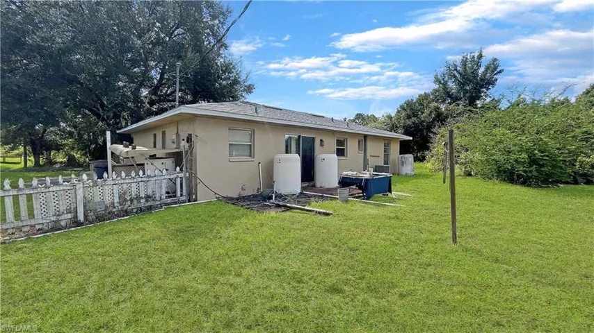1421  Pine  AVE, Lehigh Acres, FL 33972