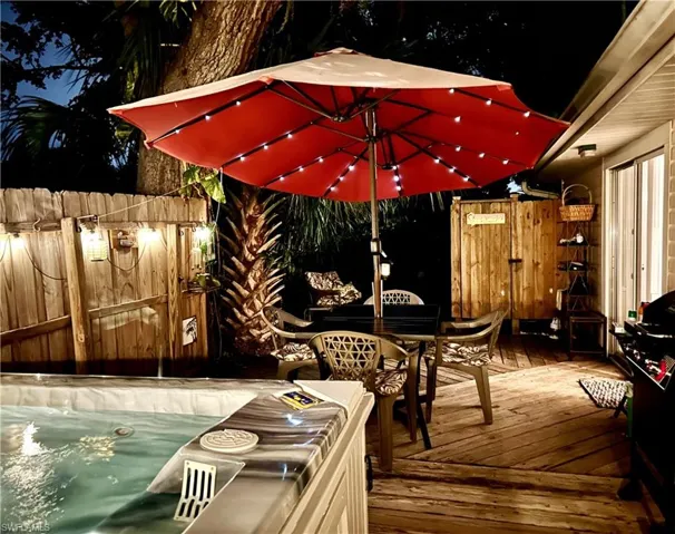 Deck with outdoor dining space and fence