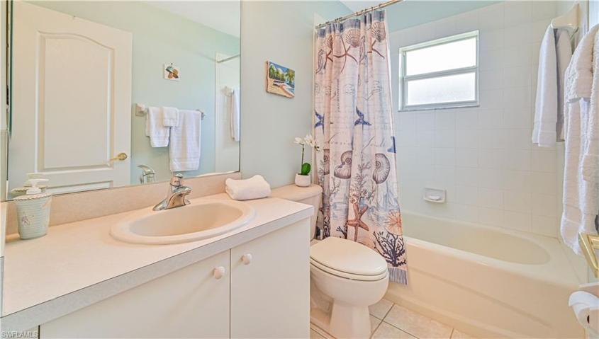And has a shower & tub!