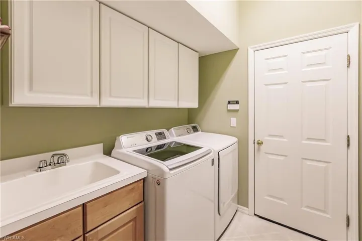 8286  Shorecrest  DR, Fort Myers, FL 33912
