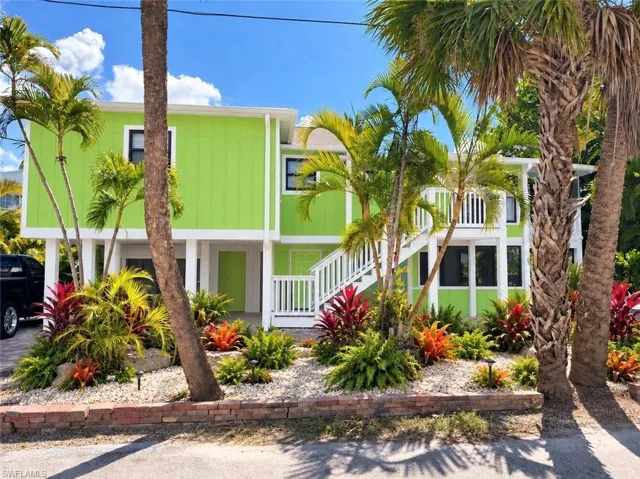 210 Miramar St, Fort Myers Beach, Florida 33931