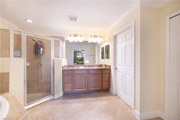 9484  Napoli  LN, Naples, FL 34113