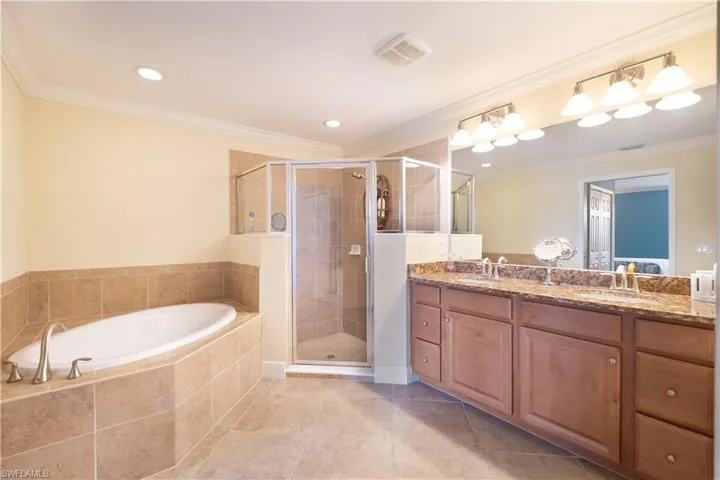 9484  Napoli  LN, Naples, FL 34113