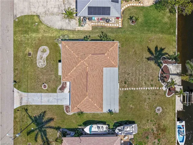 Birds eye view of property
