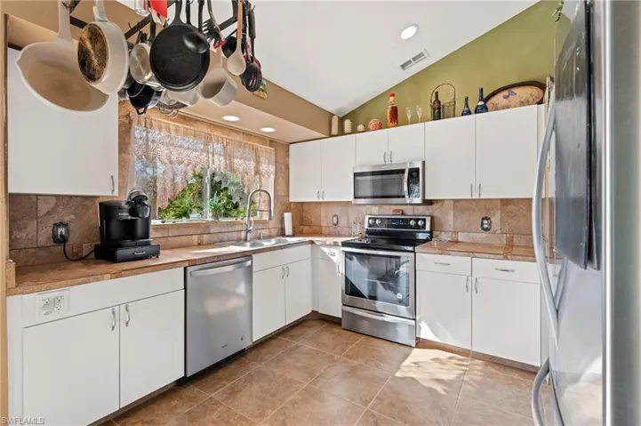 2830  8th NE AVE, Naples, FL 34120