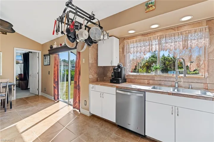 2830  8th NE AVE, Naples, FL 34120
