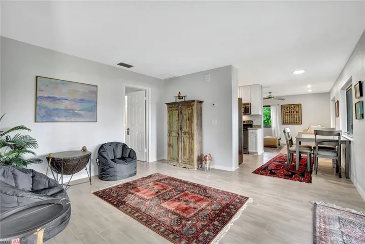 GUEST HOUSE LIVING AREA