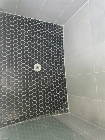 Bathroom featuring tiled shower