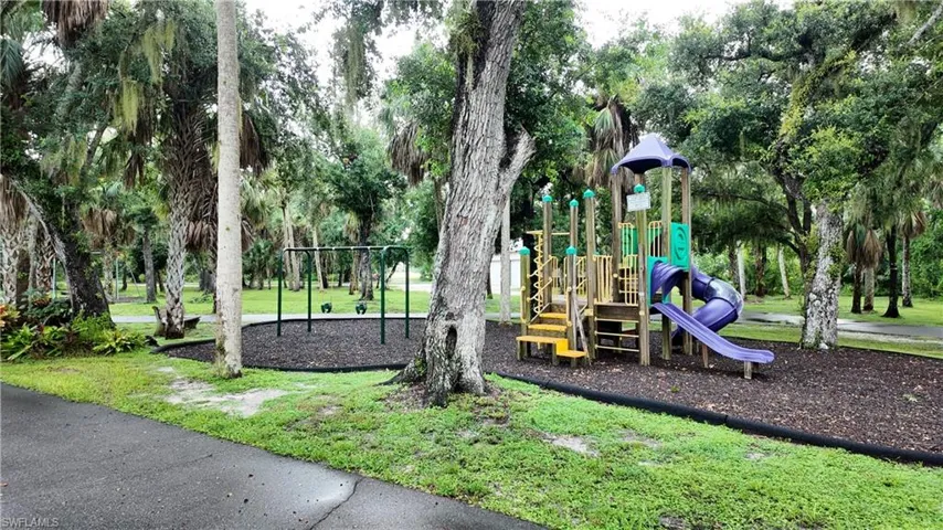 The Lakes Community Park