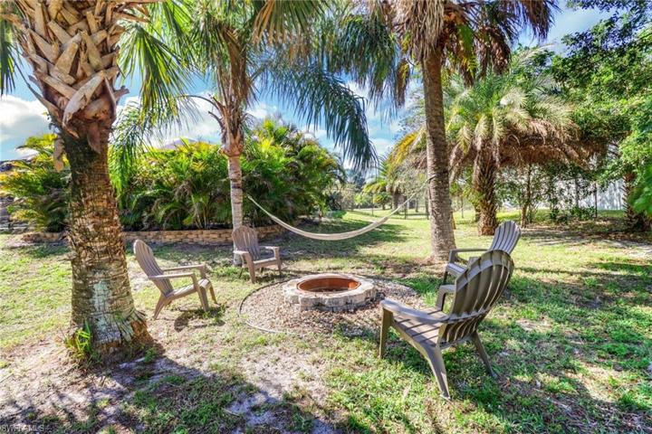 Firepit area out back to enjoy bonfires and entertain friends and family