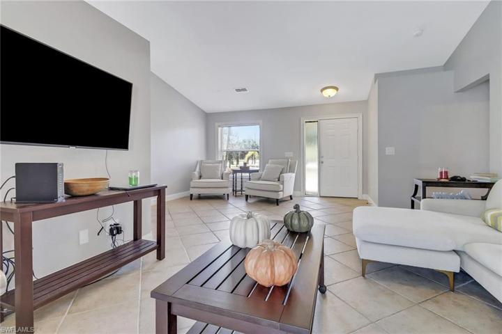 4540  10th NE ST, Naples, FL 34120