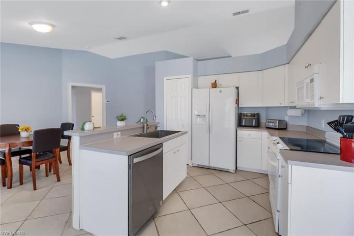 4540  10th NE ST, Naples, FL 34120