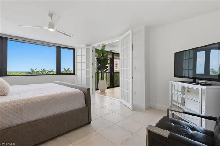 5601 Turtle Bay Dr 302, Naples, Florida 34108