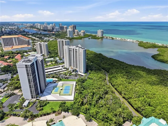 5601 Turtle Bay Dr 302, Naples, Florida 34108
