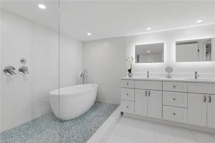 5601 Turtle Bay Dr 302, Naples, Florida 34108