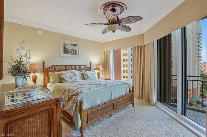 Guest bedroom with ensuite bath