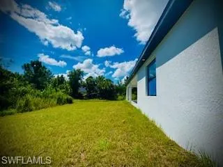View of grassy yard