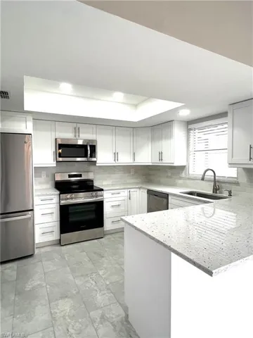 834 Gardenside Ct - Kitchen