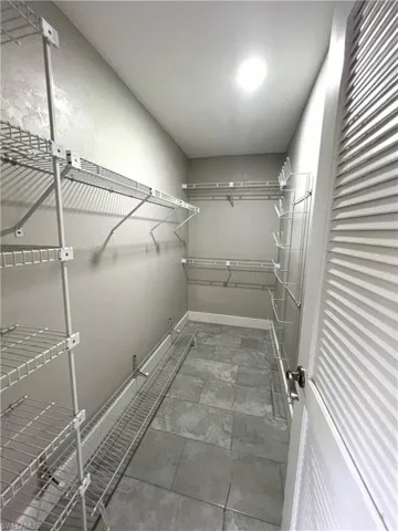 834 Gardenside Ct - Primary Bedroom Walk-in Closet