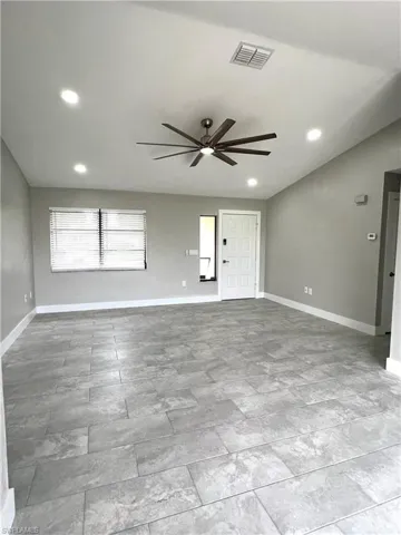 834 Gardenside Ct - Living Room