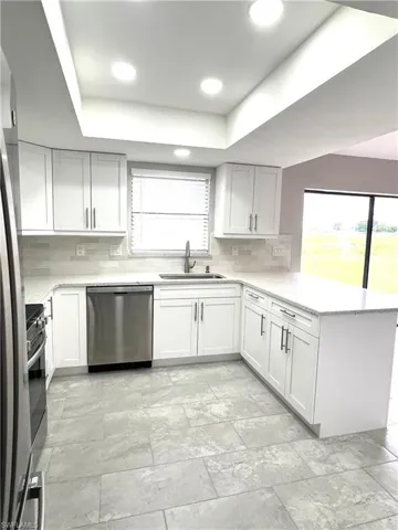 834 Gardenside Ct - Kitchen