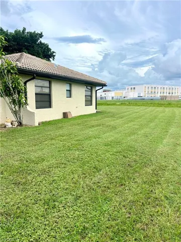 834 Gardenside Ct - Side of Property
