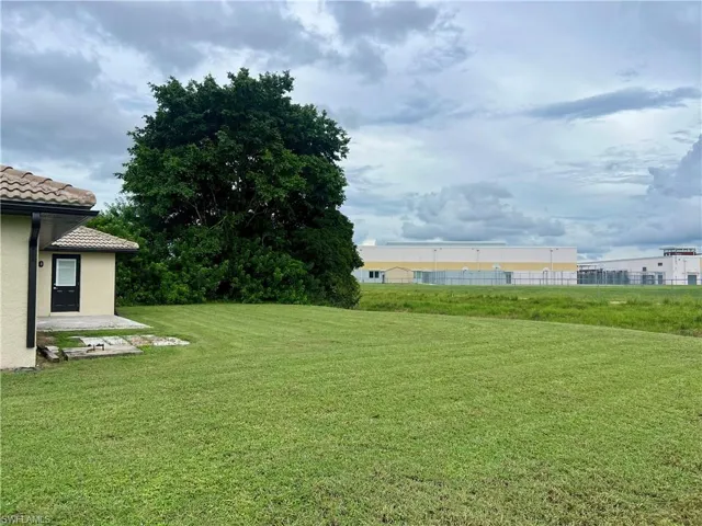 834 Gardenside Ct - Backyard